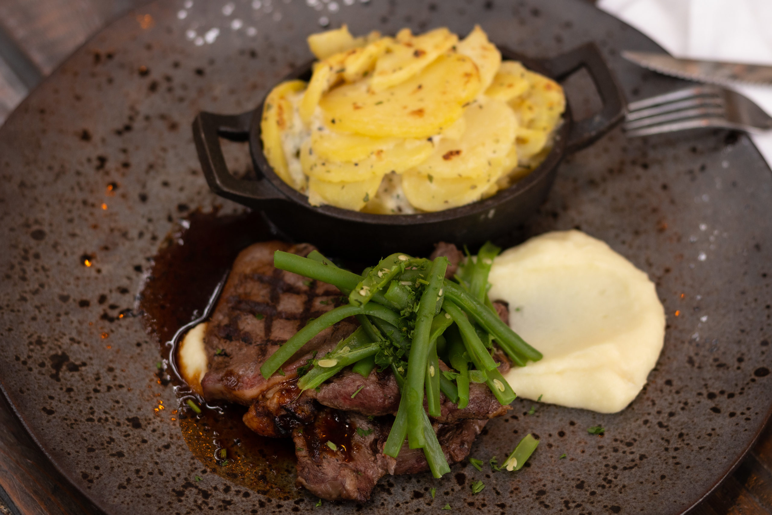 08.12.2021 | Rib-Eye met aardappelgratin 03 (Fles&Mes)